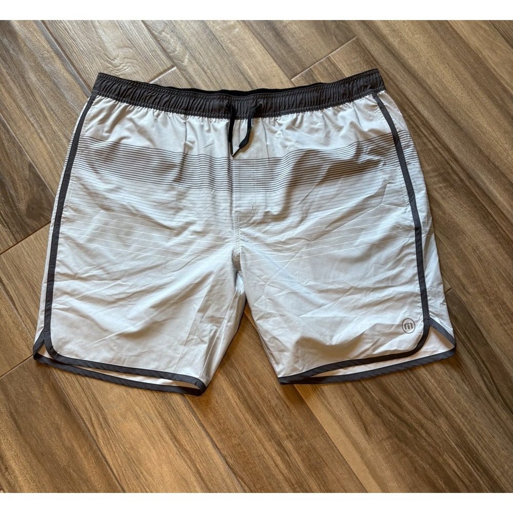 Travis Mathew Mens 2XL Light Gray Striped Drawstring Hybrid Golf Shorts NWOT